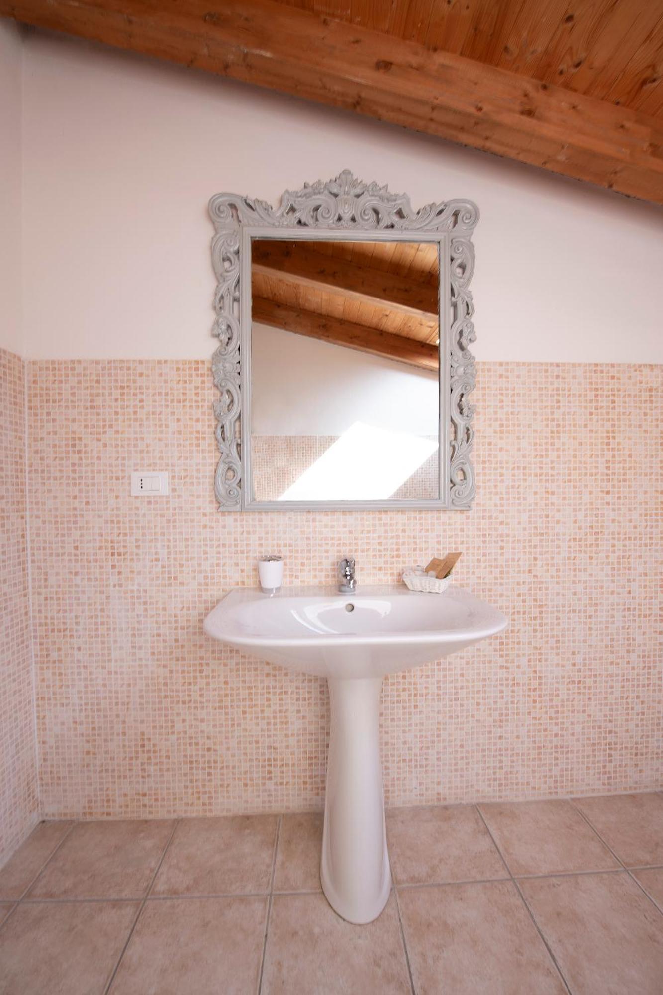 211 - Appartamento Acacia, Terrazza Giardino E Piscina Carro Bagian luar foto