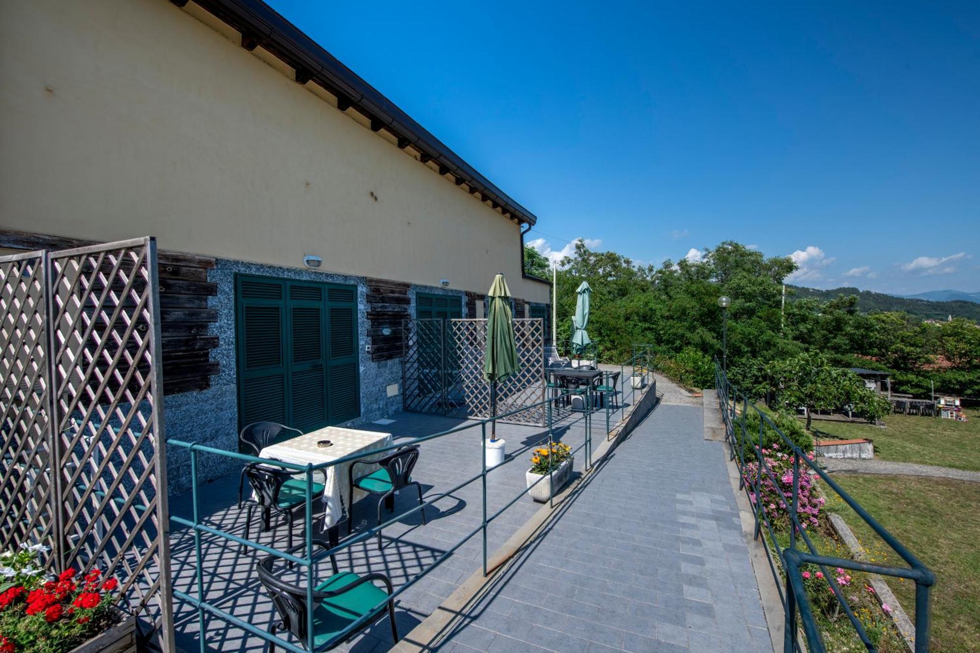 211 - Appartamento Acacia, Terrazza Giardino E Piscina Carro Bagian luar foto
