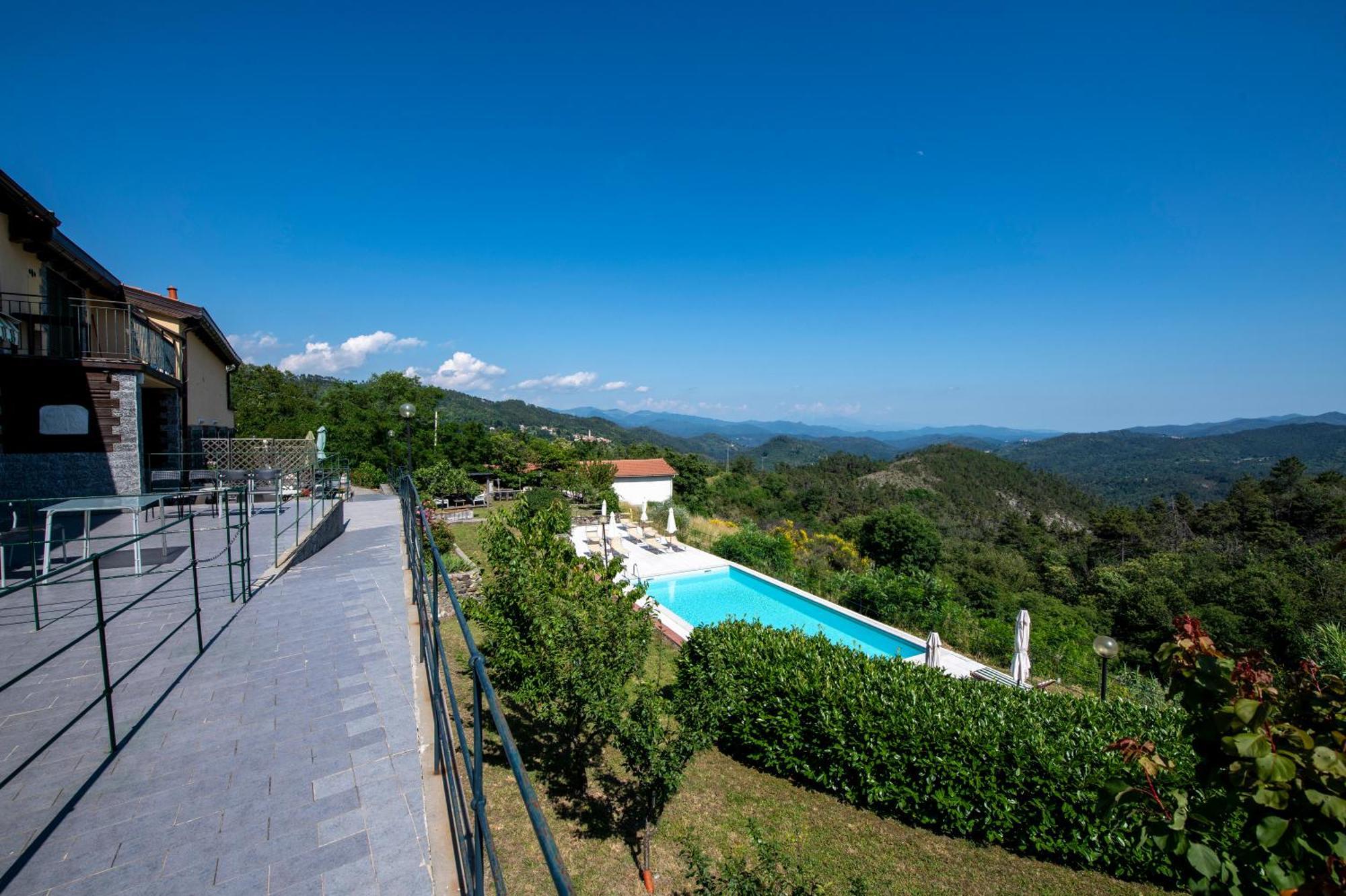 211 - Appartamento Acacia, Terrazza Giardino E Piscina Carro Bagian luar foto