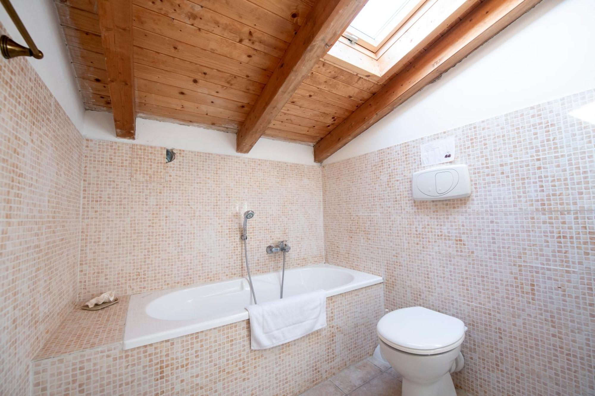 211 - Appartamento Acacia, Terrazza Giardino E Piscina Carro Bagian luar foto