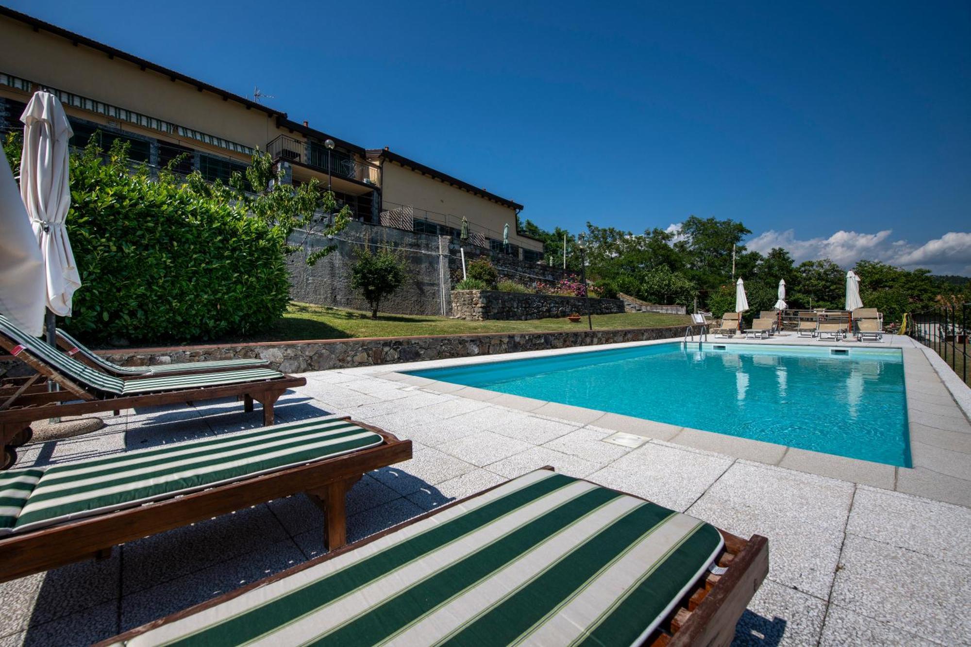 211 - Appartamento Acacia, Terrazza Giardino E Piscina Carro Bagian luar foto