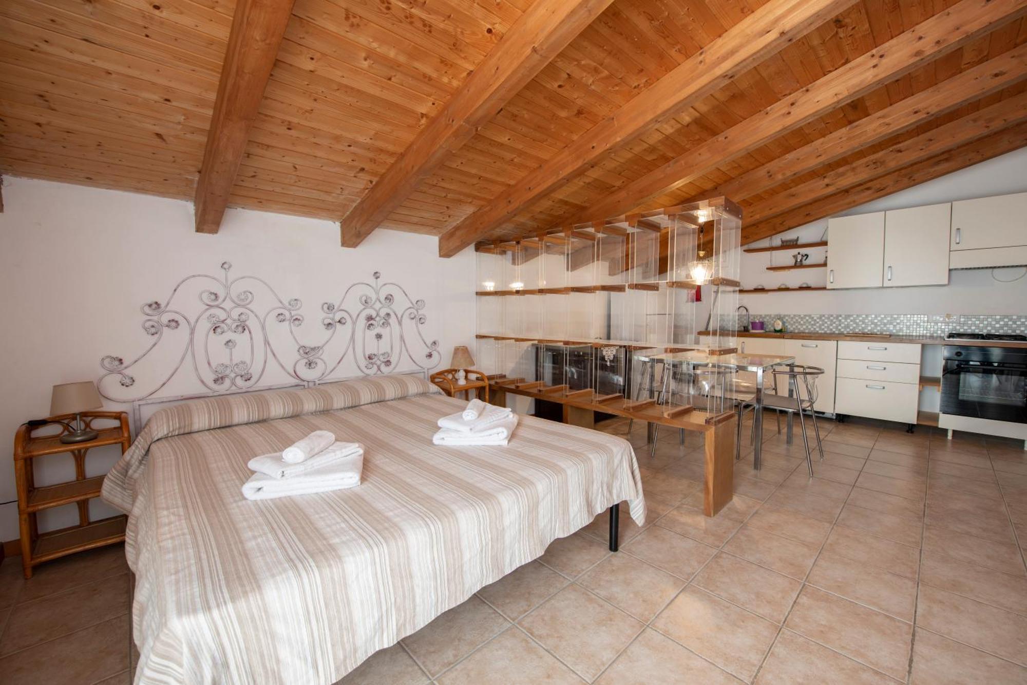 211 - Appartamento Acacia, Terrazza Giardino E Piscina Carro Bagian luar foto